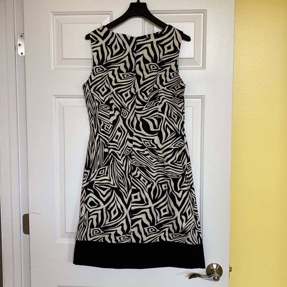 Dress - Picture 4 of 4